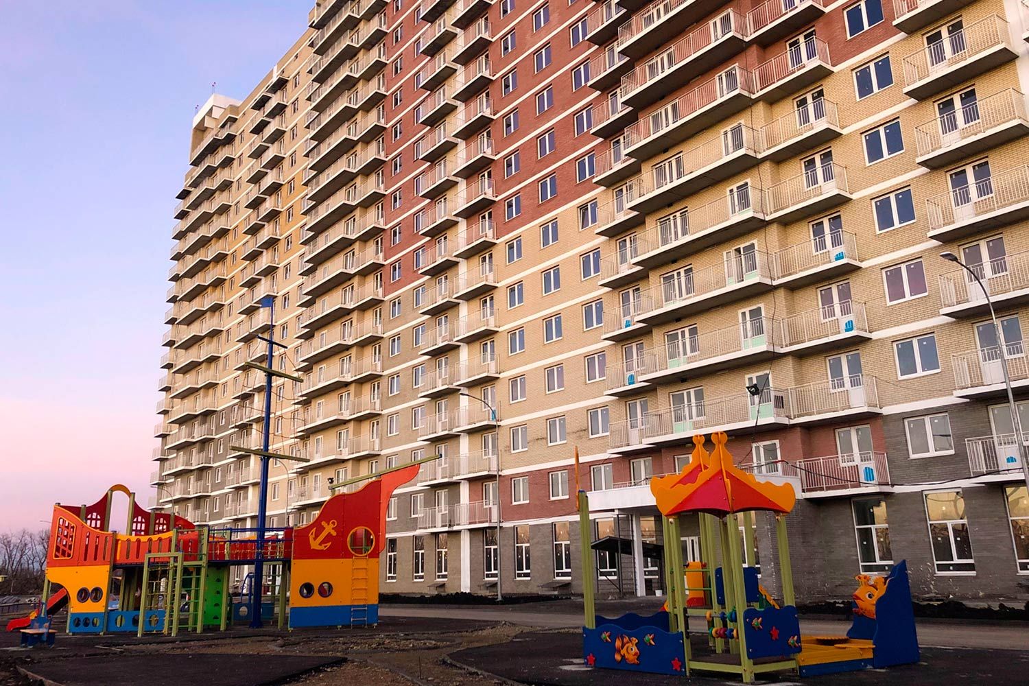 В квартале «Ростов» ЖК «Мирный Город» установили детские площадки