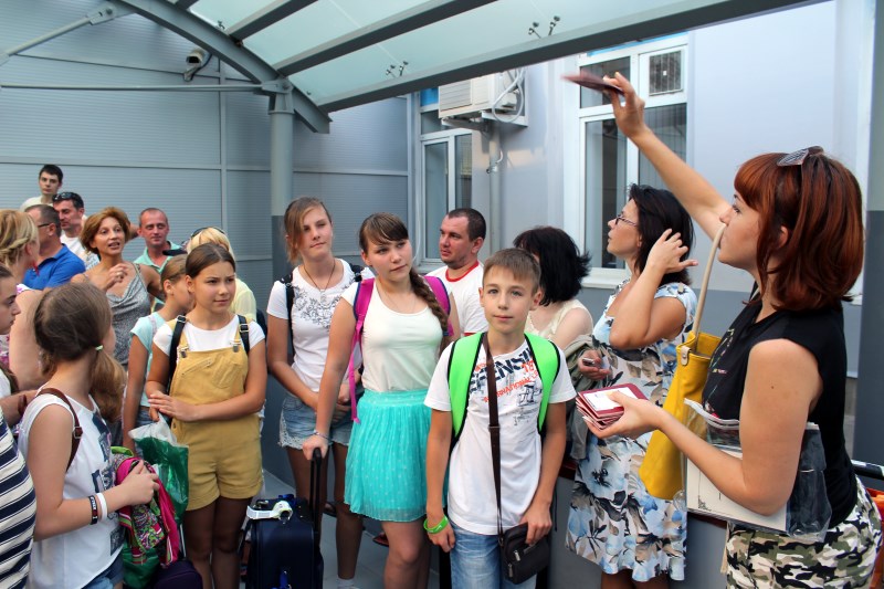 «Европея» встретила отличников школы, отправленных в Германию