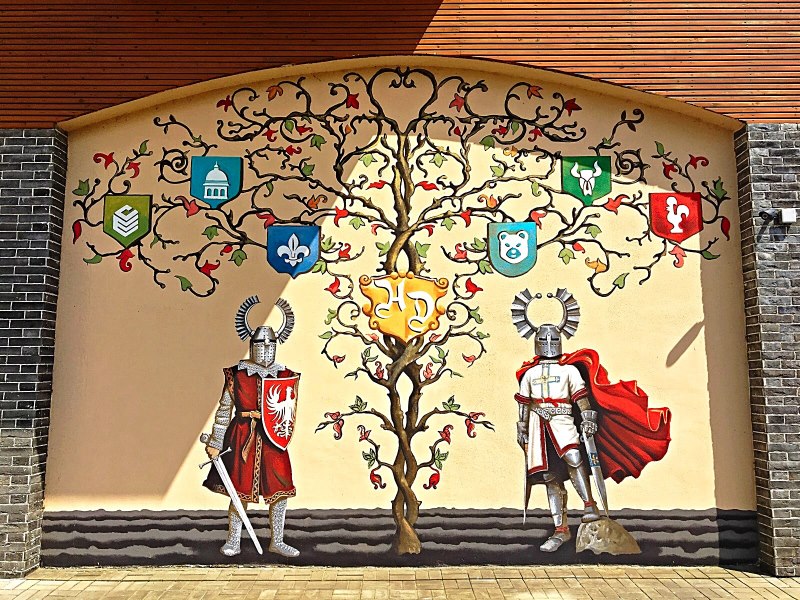 ЕВРОПЕЯ продолжает украшать стены МФЦ красочными иллюстрациями.